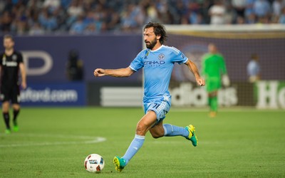 天行体育热评-内马尔与父亲共同决策