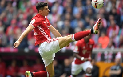 天行体育独家-切尔西女足队长传承仪式